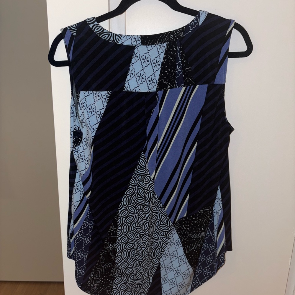 Dana Buchman Blue Graphic Sleeveless Blouse - Picture 2 of 3